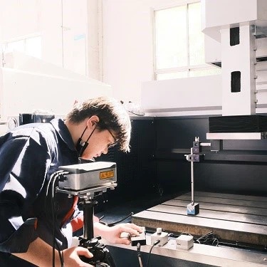 Bakit pumili ng horizontal machining center para sa precision machining?